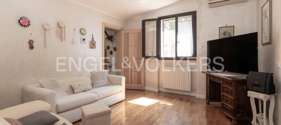 Villa de 3 dormitorios en Novoli, Italy No. 109110 8