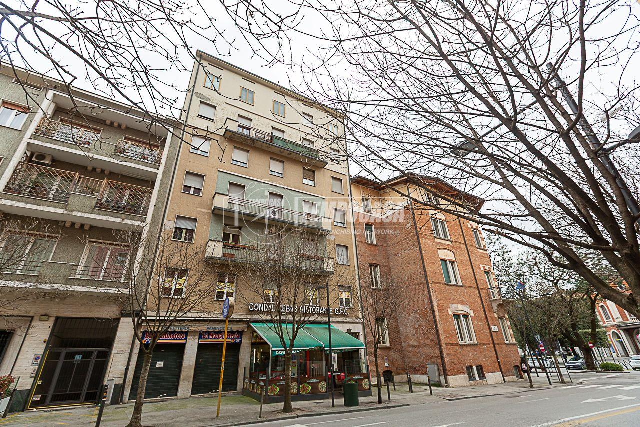 2-salle Appartement à Brescia, Italy No. 12879