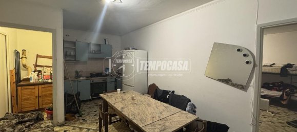 2-salle Appartement à Brescia, Italy No. 12879 5