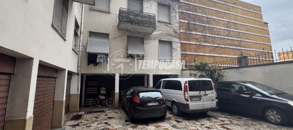 2-salle Appartement à Brescia, Italy No. 12879 3