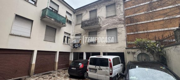 2-salle Appartement à Brescia, Italy No. 12879 4