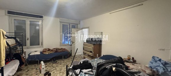 2-salle Appartement à Brescia, Italy No. 12879 16
