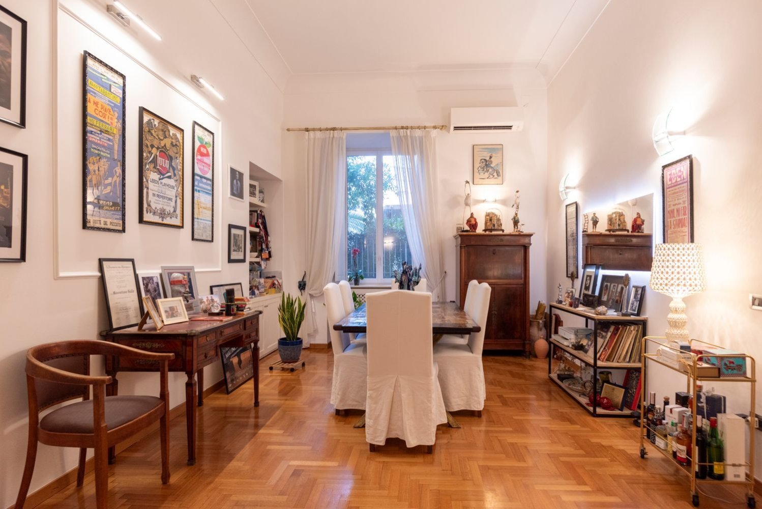 4 bedrooms Apartment in Naples, Italy No. 363859