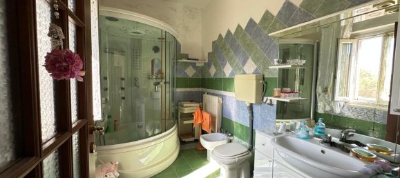 3 bedrooms House in Caresana, Italy No. 323047 6