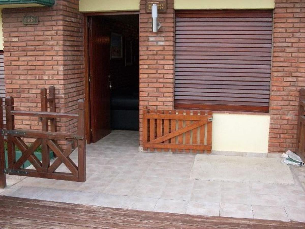 Casa de 3 dormitorios en Mar del Plata, Argentina No. 66402