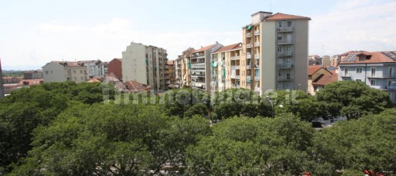 2 bedrooms Apartment in Turin, Italy No. 150651 2