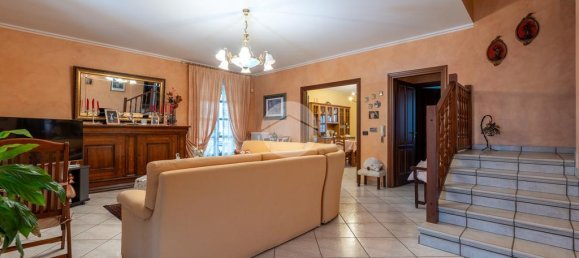 4 bedrooms Villa in Narzole, Italy No. 263968 2