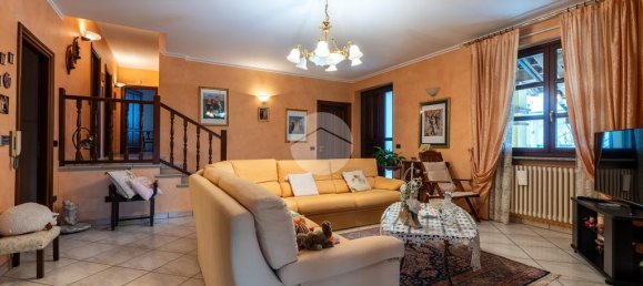 4 bedrooms Villa in Narzole, Italy No. 263968 3