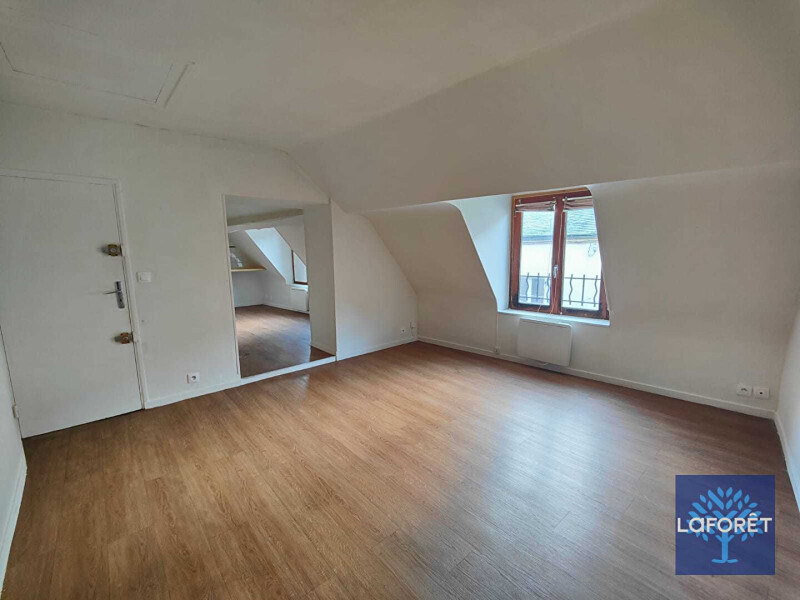 Studio in Arpajon, France No. 149261