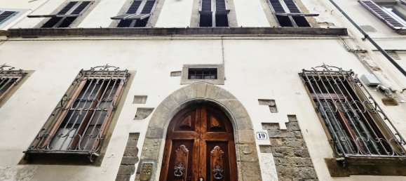 6 rooms Apartment in Florence, Italy No. 291026 3