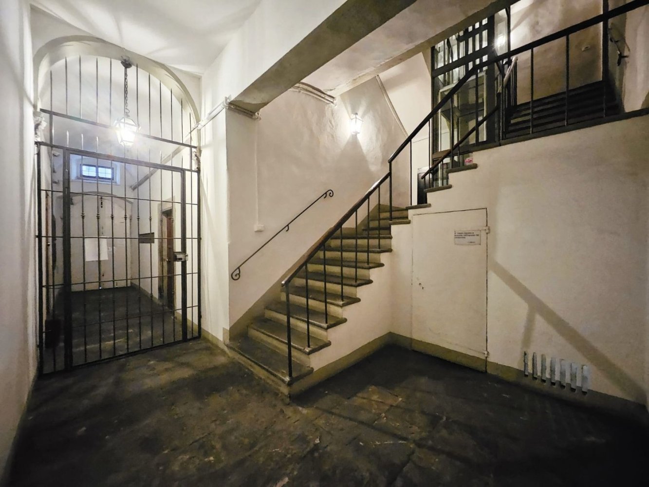 6 rooms Apartment in Florence, Italy No. 291026