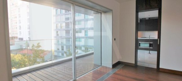 4 bedrooms Apartment in Lisbon, Portugal No. 81039 36