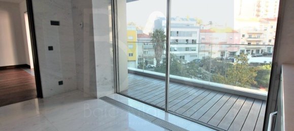 4 bedrooms Apartment in Lisbon, Portugal No. 81039 18