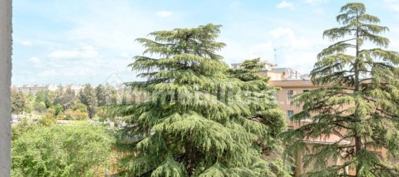 4 bedrooms Apartment in Rome, Italy No. 376192 14