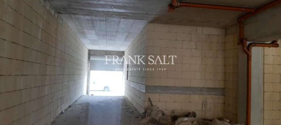 Tienda en Victoria, Malta No. 13317 7