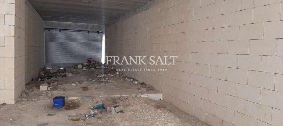 Tienda en Victoria, Malta No. 13317 2