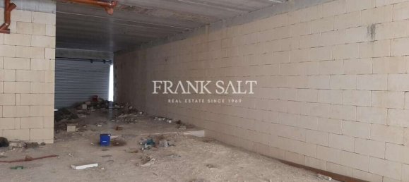 Tienda en Victoria, Malta No. 13317 3