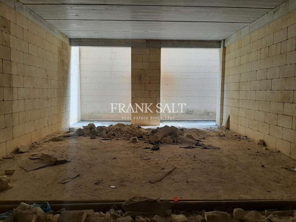 Tienda en Victoria, Malta No. 13317