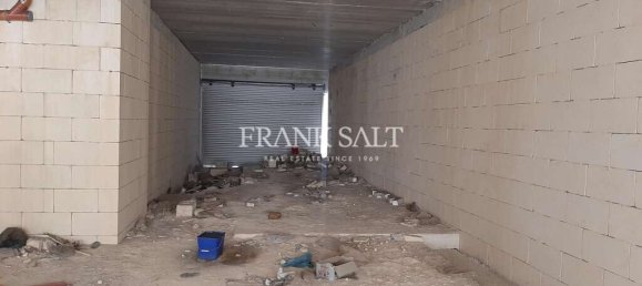 Tienda en Victoria, Malta No. 13317 4