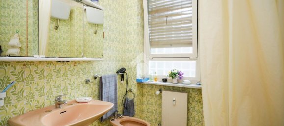 4 rooms Apartment in Rome, Italy No. 75497 25