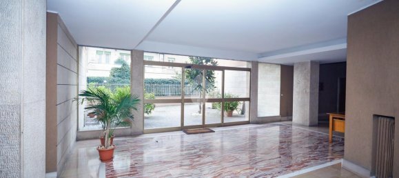 4 rooms Apartment in Rome, Italy No. 75497 2