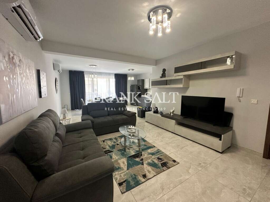 Квартира с 3 спальнями в Корми, Мальта № 5242