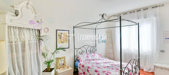 3 rooms Apartment in Erba, Italy No. 81780 11