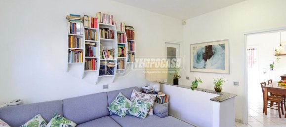 3 rooms Apartment in Erba, Italy No. 81780 8