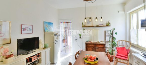 3 rooms Apartment in Erba, Italy No. 81780 4