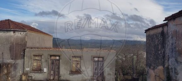 2 bedrooms House in Sao Joao da Madeira, Portugal No. 180102 2