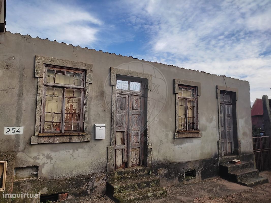 2 bedrooms House in Sao Joao da Madeira, Portugal No. 180102