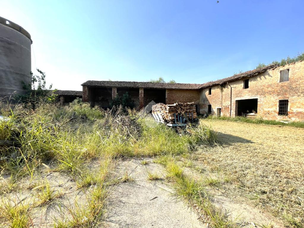 2-Zimmer Haus in Cingia de' Botti, Italy, Nr. 378835