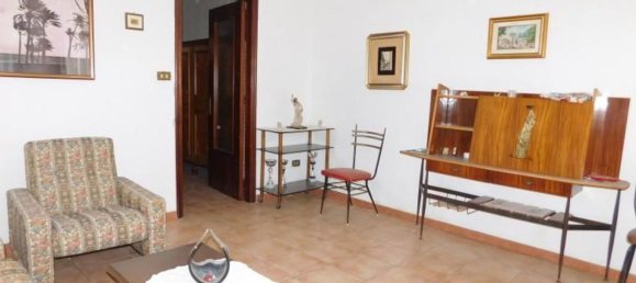 2-salle Appartement à Augusta, Italy No. 129850 5