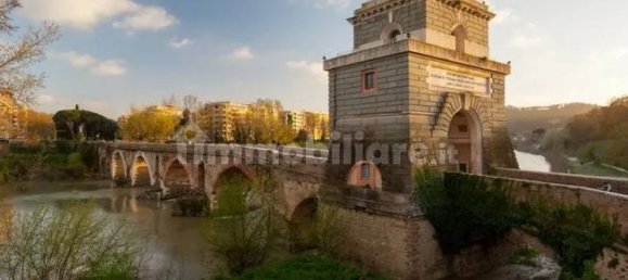 2 rooms Commercial property in Rome, Italy No. 277628 12