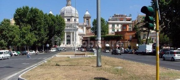 2 rooms Commercial property in Rome, Italy No. 277628 28