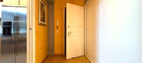 4-salle Appartement à Marino, Italy No. 111874 9