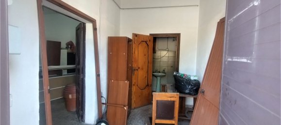 96m² Commercial property in Taranto, Italy No. 359114 9