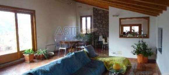 5 rooms House in San Marcello Piteglio, Italy No. 45990 11