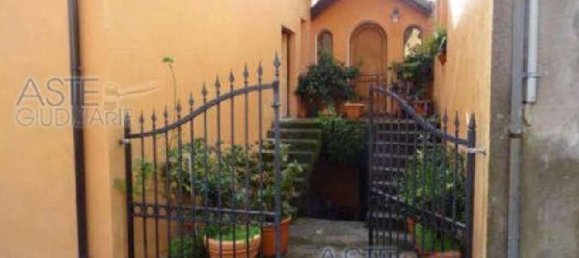 5 rooms House in San Marcello Piteglio, Italy No. 45990 6
