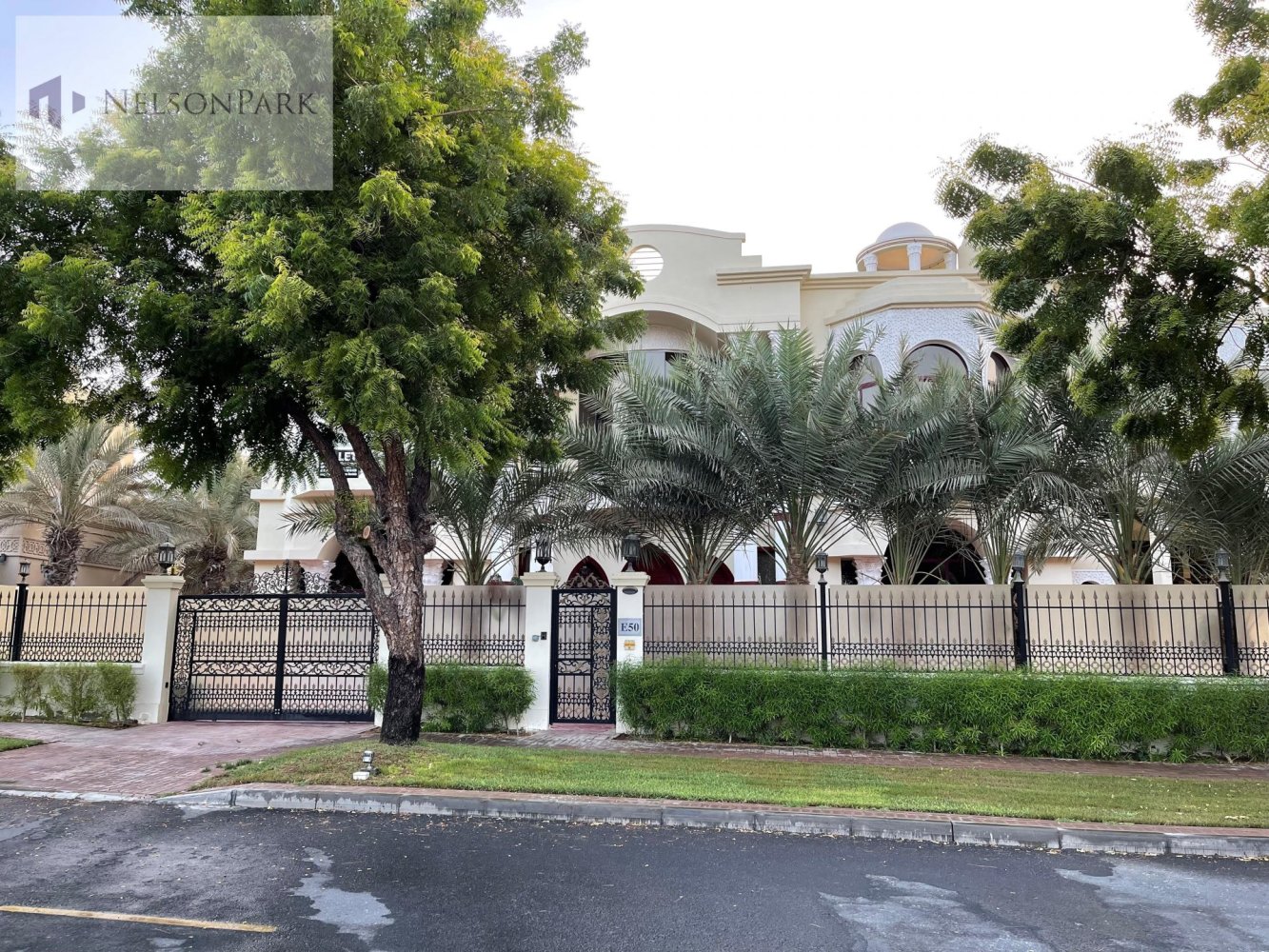 7 bedrooms Villa in Emirates Hills, UAE No. 44808