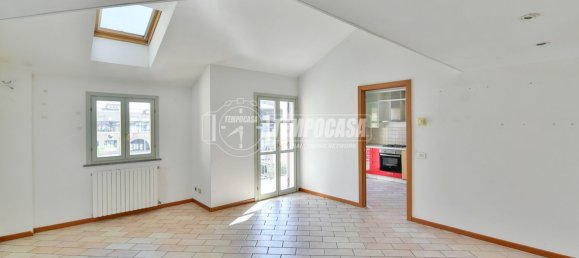 Ático de 3 habitaciónes en Erba, Italy No. 289128 2