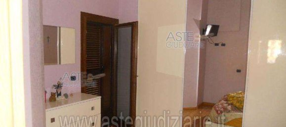 5 rooms Apartment in Pomezia, Italy No. 192047 17