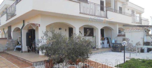 5 rooms Apartment in Pomezia, Italy No. 192047 3