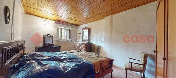 3 bedrooms House in Sillano Giuncugnano, Italy No. 233118 14