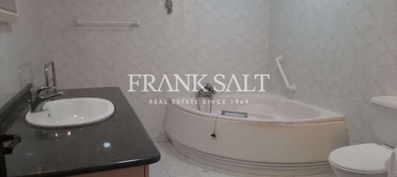 3 bedrooms Apartment in Victoria, Malta No. 5842 11