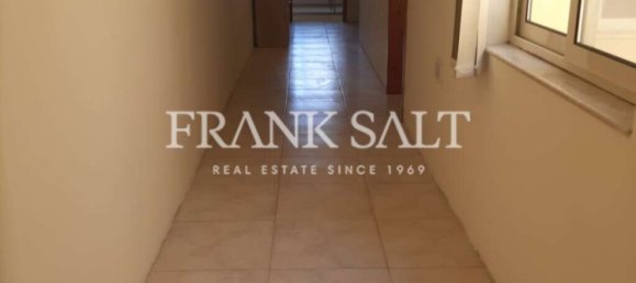 3 bedrooms Apartment in Victoria, Malta No. 5842 12