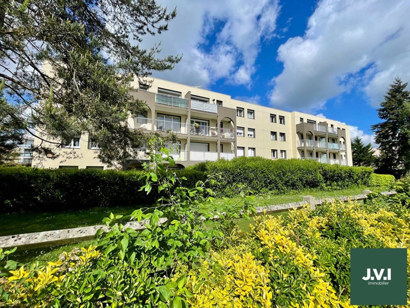 3 bedrooms Duplex in Montmorency, France No. 182204