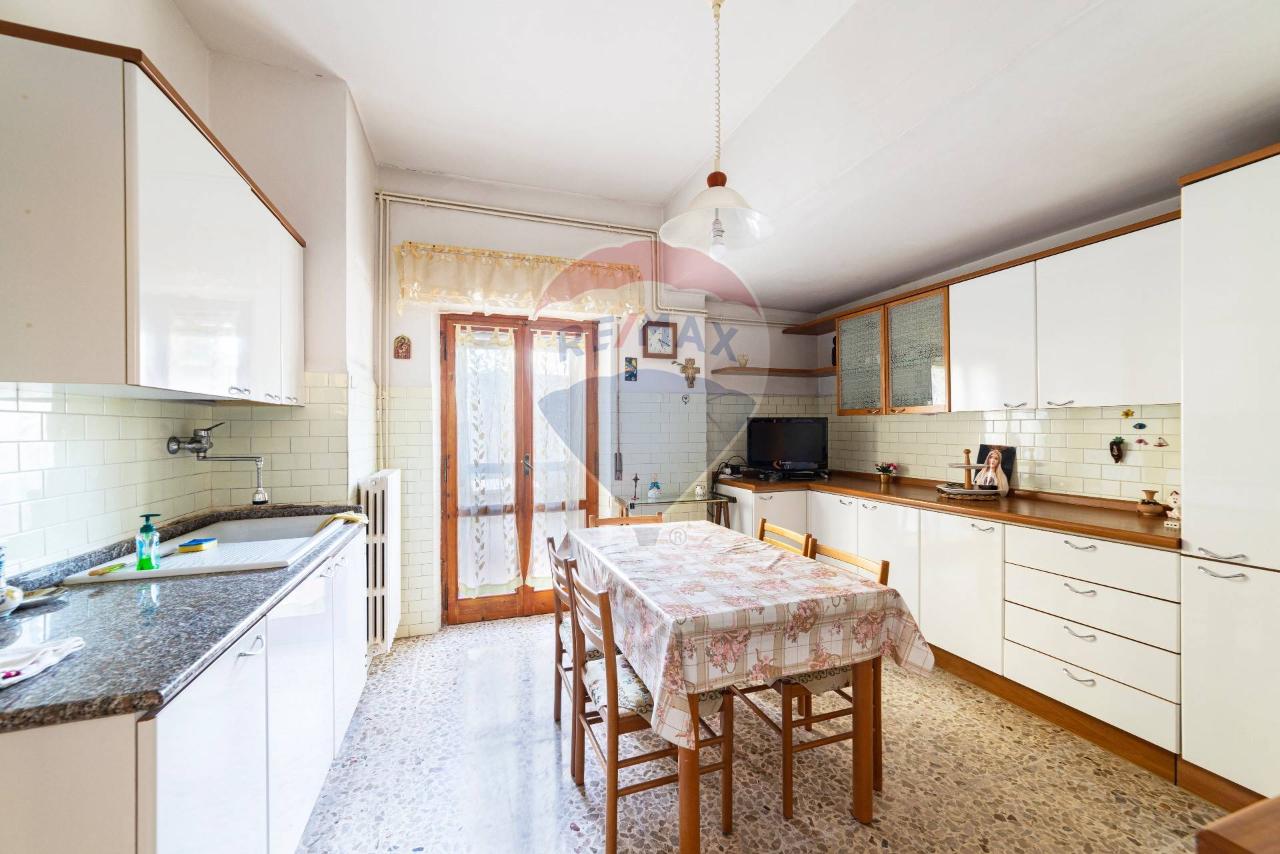 7 rooms Apartment in Jesi, Italy No. 6547