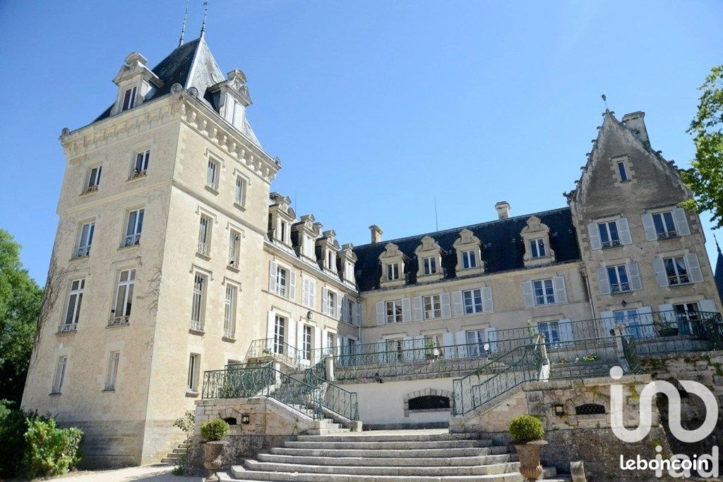 72 rooms Castles in Blet, France No. 66536