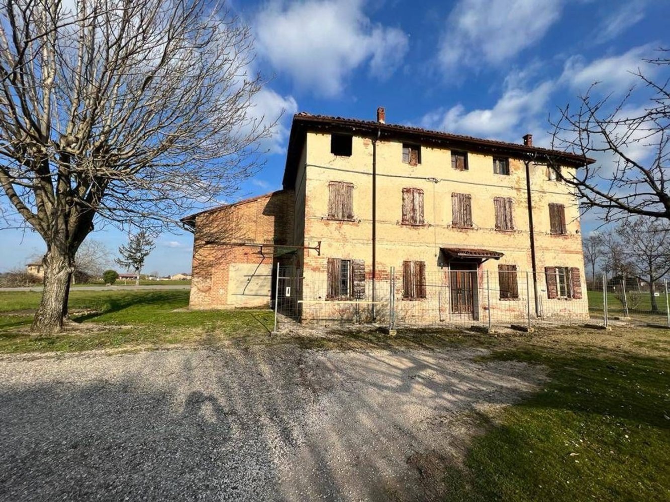 Дом с 6 комнатами в Гонзага, Италия № 75404